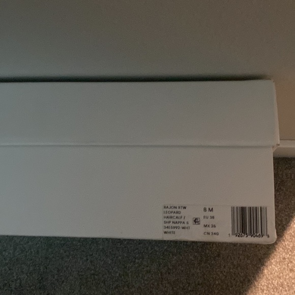 Calvin Klein - Picture 4 of 4